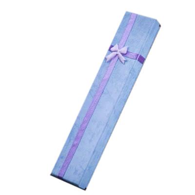 China tapa de lujo del customzie los 4.2*21*2.1cm y caja baja para la bufanda de seda del collar en venta