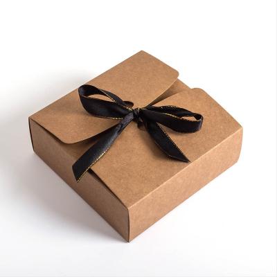 China Foldable CMYK 4C Kraft Paper Packaging Box With Ribbon Bowknot for sale