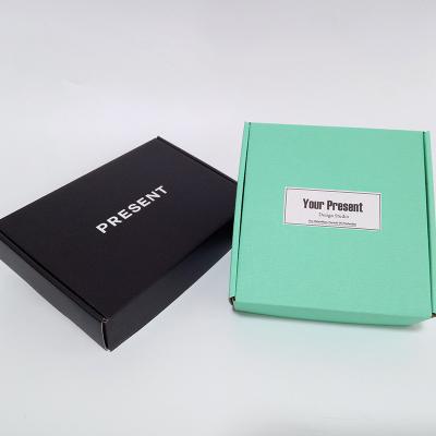 China Caixa de embalagem cosmética biodegradável Pequenas caixas corrugadas de entrega de presentes com logotipo personalizado à venda