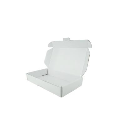 China Caja de embalaje de papel ondulado impreso a medida Caja plegable de ropa Caja de cartón en venta