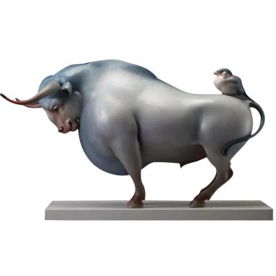 China Handmade Painted Resin Animal Statue / Art Fiberglass Cow Statue Hand Carving for sale