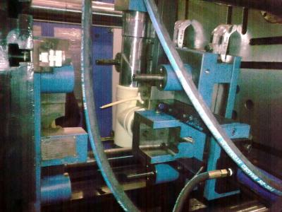 China Automatisches Tonne 150rpm MZ400MD PVC-Spritzgussmaschine-400 CER genehmigte zu verkaufen