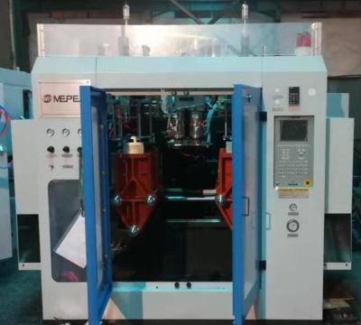 China La eficacia alta de la estación del HDPE de la máquina doble del moldeo por insuflación de aire comprimido ajustable muere va a la botella en venta
