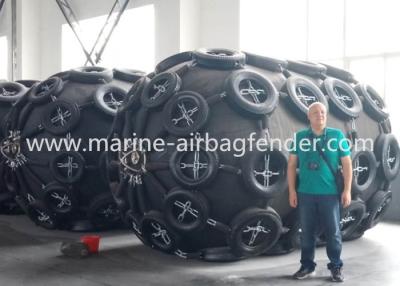 Cina bene durevole gonfiabile del cuscino ammortizzatore marino pneumatico 50kPa di 4m x di 2.5m per la nave di LNG in vendita