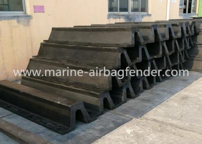 China Instalación fácil del arco de los topes marinos de goma antienvejecedores del muelle para el puerto y el muelle en venta
