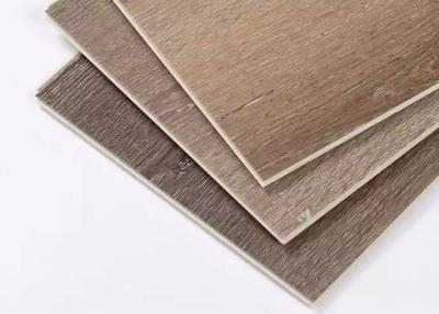 China Suelo de madera impermeable incombustible de la cerradura del PVC del color para la decoración casera en venta
