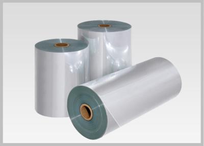 China Grueso resistente de la película de encogimiento del calor del PVC de la abrasión 30mic-70 Mic para las mangas decorativas en venta