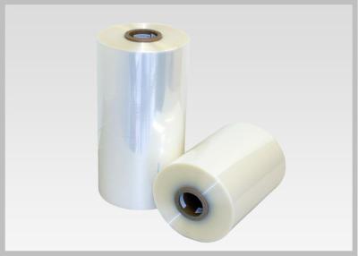 China Película de encogimiento transparente del PVC de 30 Mic Rolls inodoro para la comida de empaquetado en venta