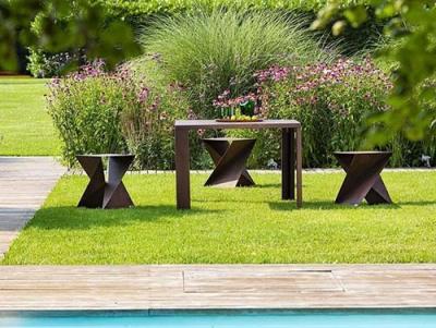 China Geometric Corten Steel Metal Outdoor Table Set Include Table And Stools for sale