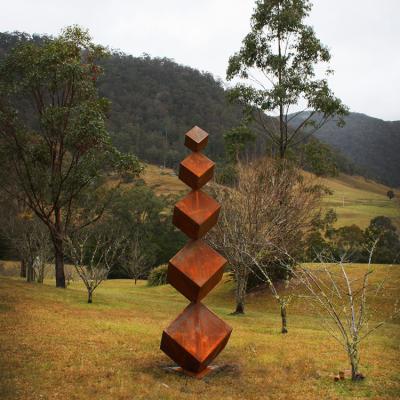 China Outdoor Corten Steel Sculpture Large Rusty Metal Statues For Gardens for sale