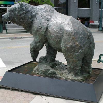 China Gnee Garden Outdoor Bronze Polar Bear Sculpture Life Size Customized for sale