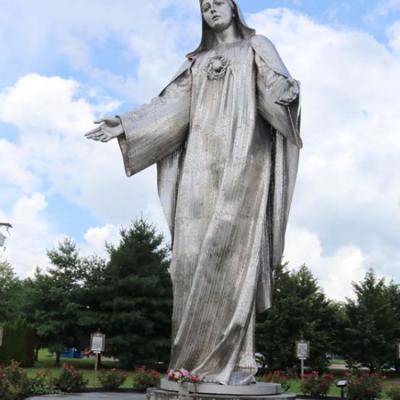 Chine 34 pieds de sculpture extérieure libre Mary Religious Statue Hand Crafted en métal à vendre