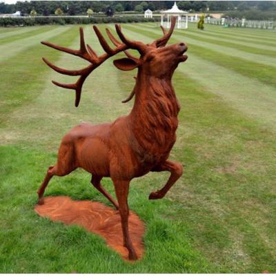 China Cast Iron Rusted Life Size Outdoor Deer Statues OEM Service for sale