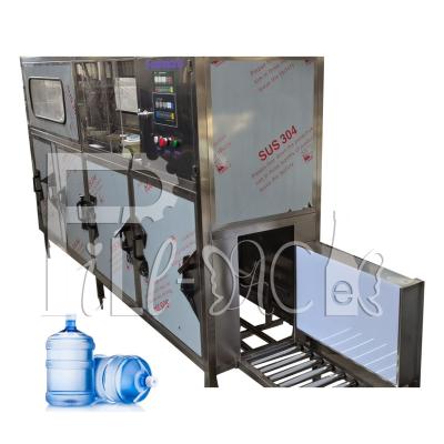 Chine 120BPH 5 chaîne de production de remplissage d'eau en bouteille de machine de remplissage de l'eau minérale de l'eau de boissons du gallon 18.9L à vendre