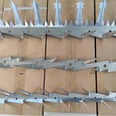 China Thickness 2mm Fence Security Spikes Length 1.25m Barbed Wire Spikes for sale