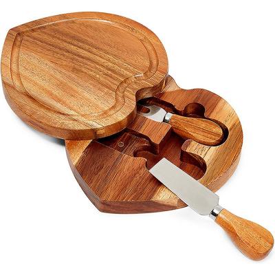 中国 Wooden Heart Cheese Board Set Stainless Steel Knife Cheese Cutting Board Cutlery Cutting Board 販売のため
