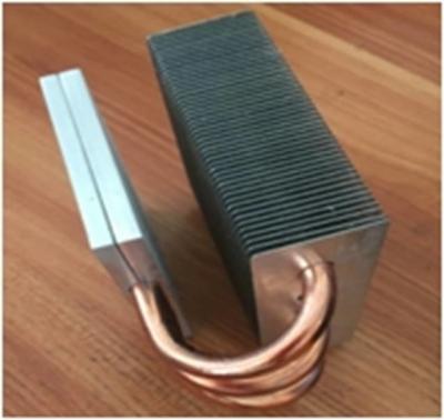 China Soem-Flossen-Kupfer-Kühlkörper kundengebundener Kupferrohr-Kühlkörper für Passivite-Oberflächen-Berg-Gerät zu verkaufen