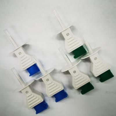 China Dispositivo de transferencia de líquidos médicos desechables/espigón con agujas alternativas en venta