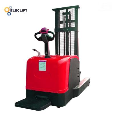 China Pneumatic Tire Warehouse Forklift Trucks Electric Reach Stacker For Logistics Operations en venta