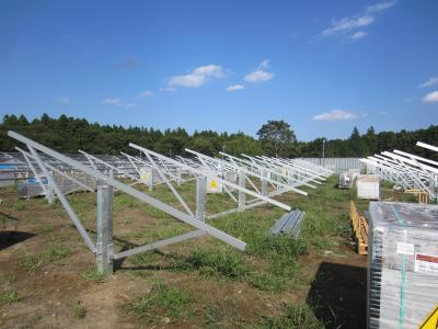 Chine Systèmes au sol en aluminium de support de panneau solaire, système solaire de défilement ligne par ligne de bâti de la terre à vendre