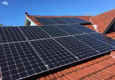 Chine VIP 10kw   Le toit à la maison complet de système d'alimentation solaire de structure de panneau solaire a lesté les systèmes de montage solaires à vendre