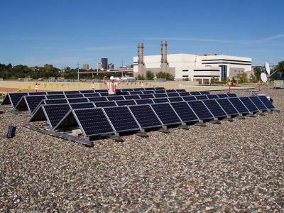 Chine Le panneau solaire solaire de picovolte de structure encadre le rail en aluminium solaire de bâti de panneau solaire de bâti moulu à vendre