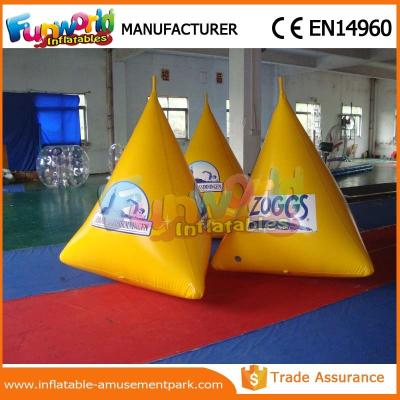 China Anúncio publicitário que flutua a boia inflável do marcador do amarelo inflável da boia da água da pirâmide à venda