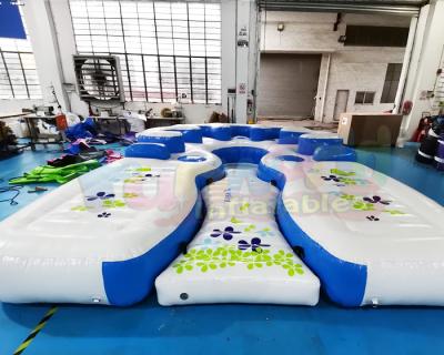 China juegos al aire libre del flotador del agua de la piscina de la isla inflable del barco 1000D en venta