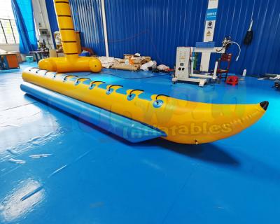 中国 爆発水装置のロウイングのバナナの膨脹可能なボートのおもちゃ 販売のため