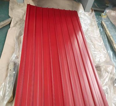 China El color constructivo Z30 cubrió los paneles rojos del tejado del metal de la hoja SGCC 7-30um de la techumbre en venta