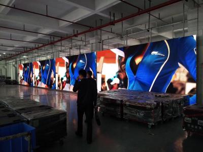 China Pantalla video flexible curvada ejecución llevada de alquiler de la pared de la exhibición de la etapa interior P3.91 en venta