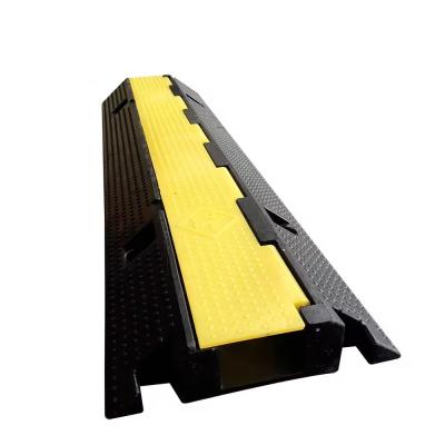 China High Quality Heavy Duty Rubber Cable Protector Channel Defender for Road Traffic Safety for Speed Bumps Te koop