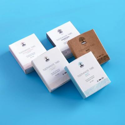 China La crema dental oral del fluoruro del carbón de leña del cuidado hace tabletas el paquete de papel abonable 60pcs en venta