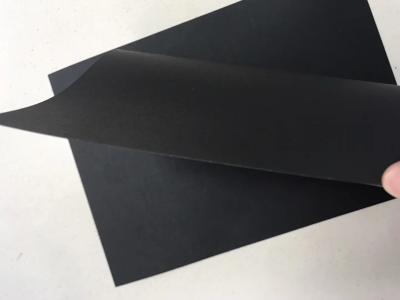 China Recicle el papel de embalaje negro de la cartulina del tamaño los 50x56cm de 150gsm 180gsm en venta