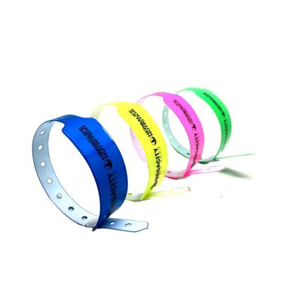 Китай Writable Wristband UID ткани Rfid NFC нумерует PVC 13.56MHz с печатанием логотипа продается