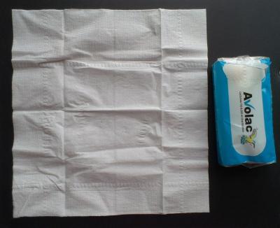 Chine Le voyage de fille a gravé le tissu en refief de poche, paquet mou de mouchoir de poche de 3 plis à vendre