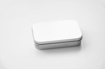 Chine Petite boîte simple de bidon de rectangle en métal avec la charnière pour le stockage de cartes de jeu de cadeau à vendre