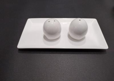 Chine Ceramic Seasoning Shakers Salt Pepper Shaker Set By Cemaric à vendre