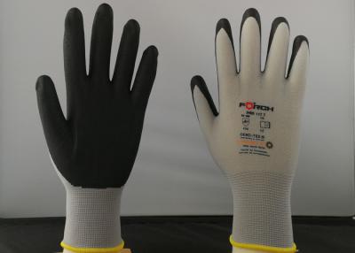 中国 低いDMFのニトリルのグリップの手袋、ニトリルの泡の上塗を施してある手袋の高い伸縮性があるナイロンはさみ金 販売のため