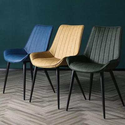 China Cadeiras de jantar de couro bege com pernas de metal ISO9001 Cadeiras de jantar modernas resistentes ao desgaste à venda