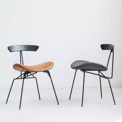 China Cadeiras de jantar à prova d'água de estilo francês Cadeiras de jantar de couro falso de metal antiferrugem à venda