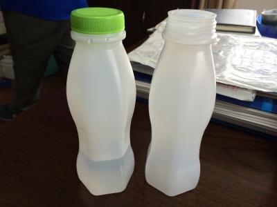 China máquina de molde do sopro da garrafa do iogurte de 100ml 200ml com sistema refrigerando e defleshing do cargo à venda