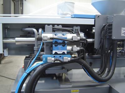China High accuracy power saving Servo Injection Molding Machine 150mm for sale