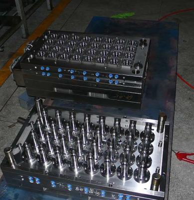 China PET a máquina de molde minieral do sopro da injeção da garrafa de água no tempo de ciclo de 20 segundos à venda
