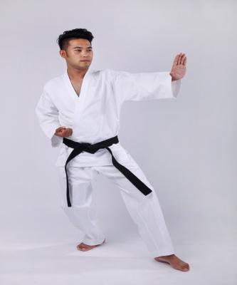 China Soldado enrollado en el ejército largo del uniforme del karate de la manga, traje blanco del karate para los adultos en venta