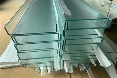 China folha de vidro do baixo ferro em forma de u de 7mm para a construção à venda