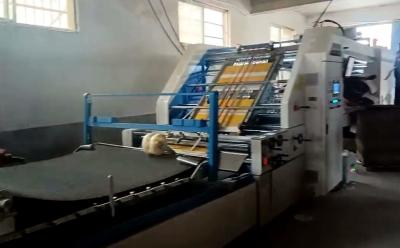 China Automatische Wellpappen-Papier-Montage-Flöten-lamellierende Maschine zu verkaufen