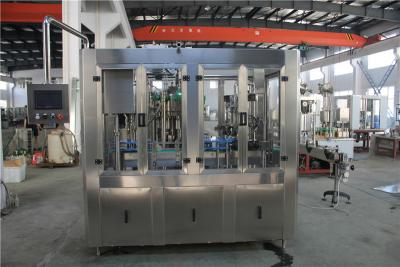 China 3 em 1 máquina de engarrafamento carbonatada da bebida à venda