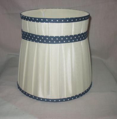 China Custom Silk Box Pleat Lamp Shades With Ribbon And Flowers for sale