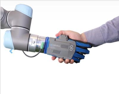 中国 10kg Payload Robots UR Robot UR10e With QB Softhand Robot Gripper For Picking And Placing 販売のため